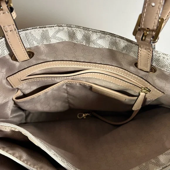 Michael Kors Jet Setter Handbag in crème and tan. - Picture 10 of 12
